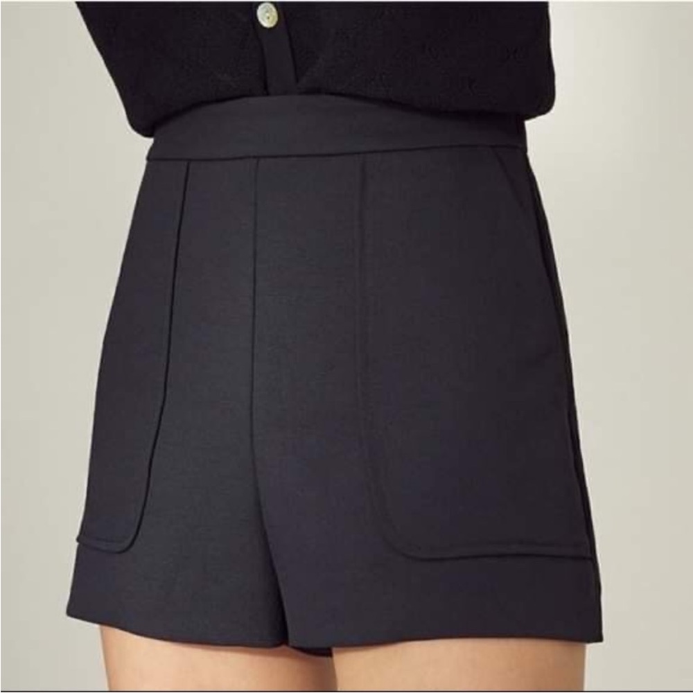 White Aritzia Wilfred Bossier Shorts